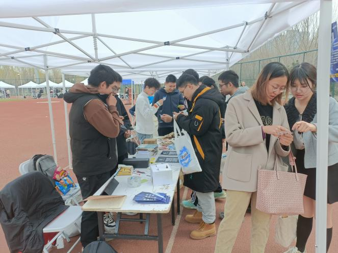 365英国上市公司