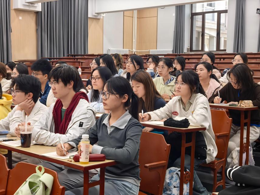 365英国上市公司