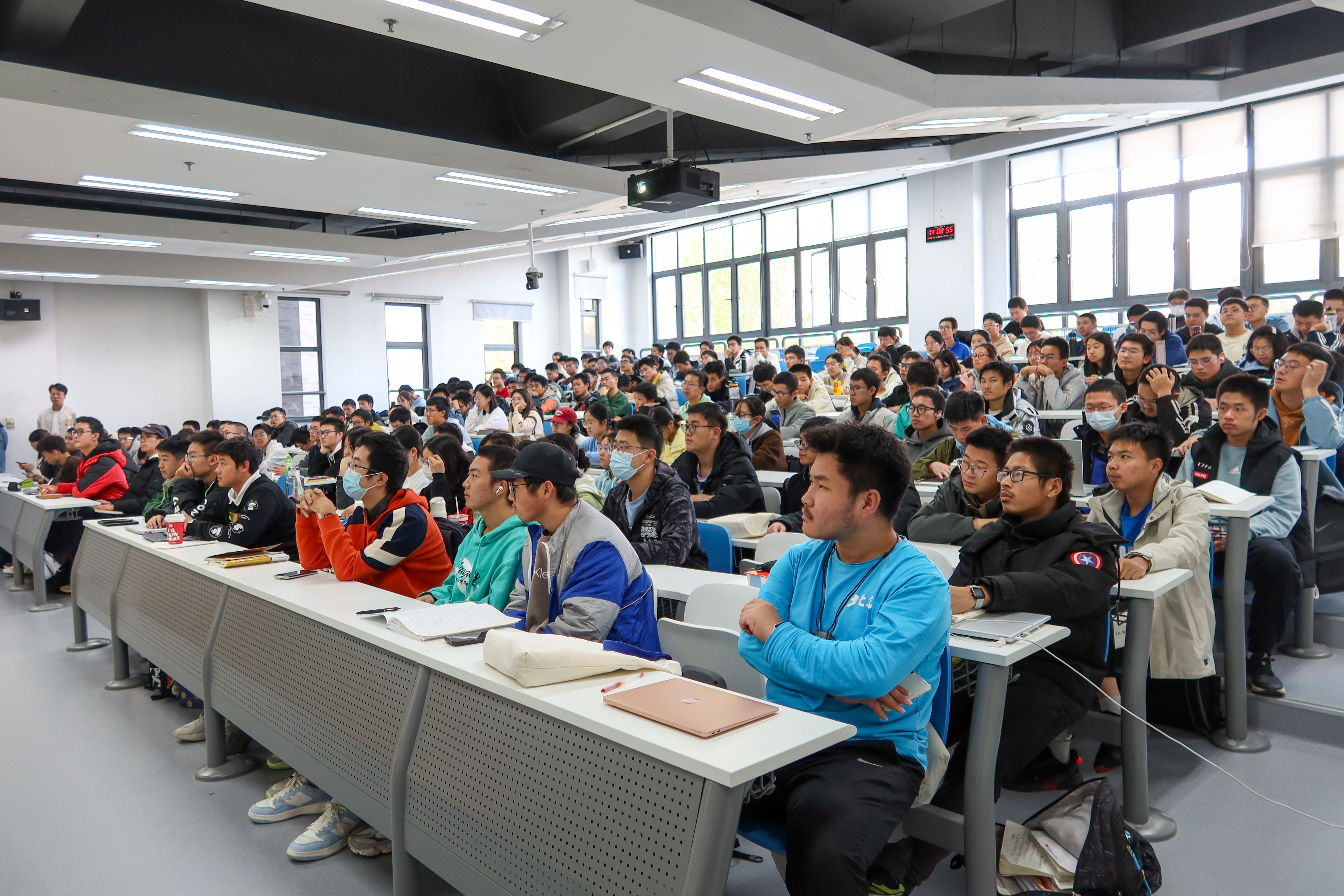 365英国上市公司