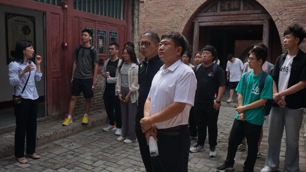 365英国上市公司