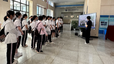 365英国上市公司