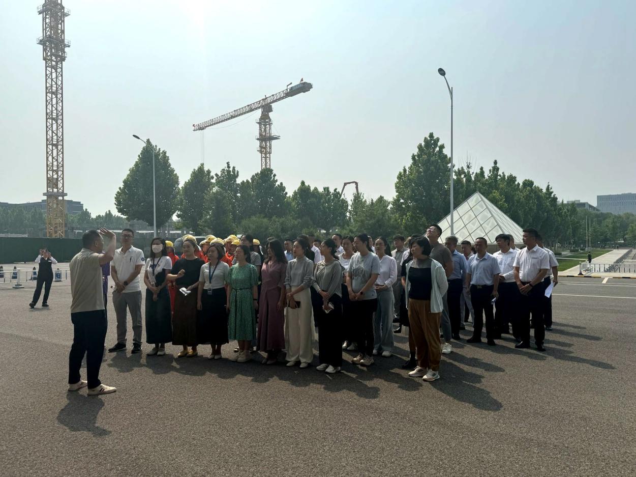 365英国上市公司