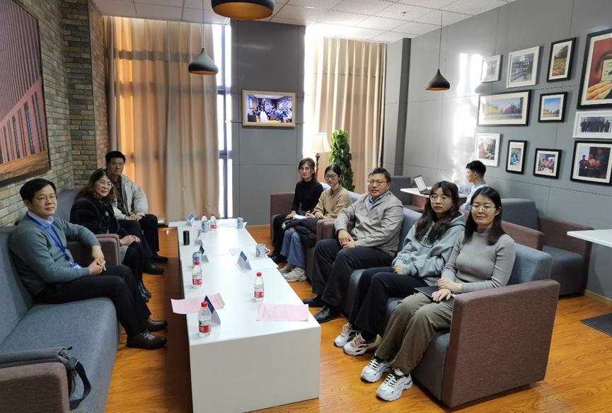 365英国上市公司