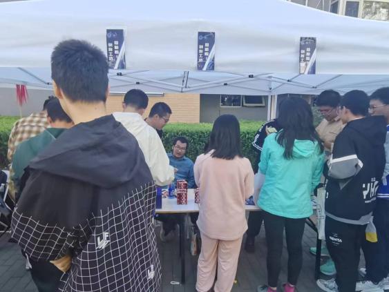 365英国上市公司