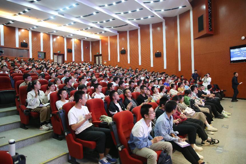 365英国上市公司