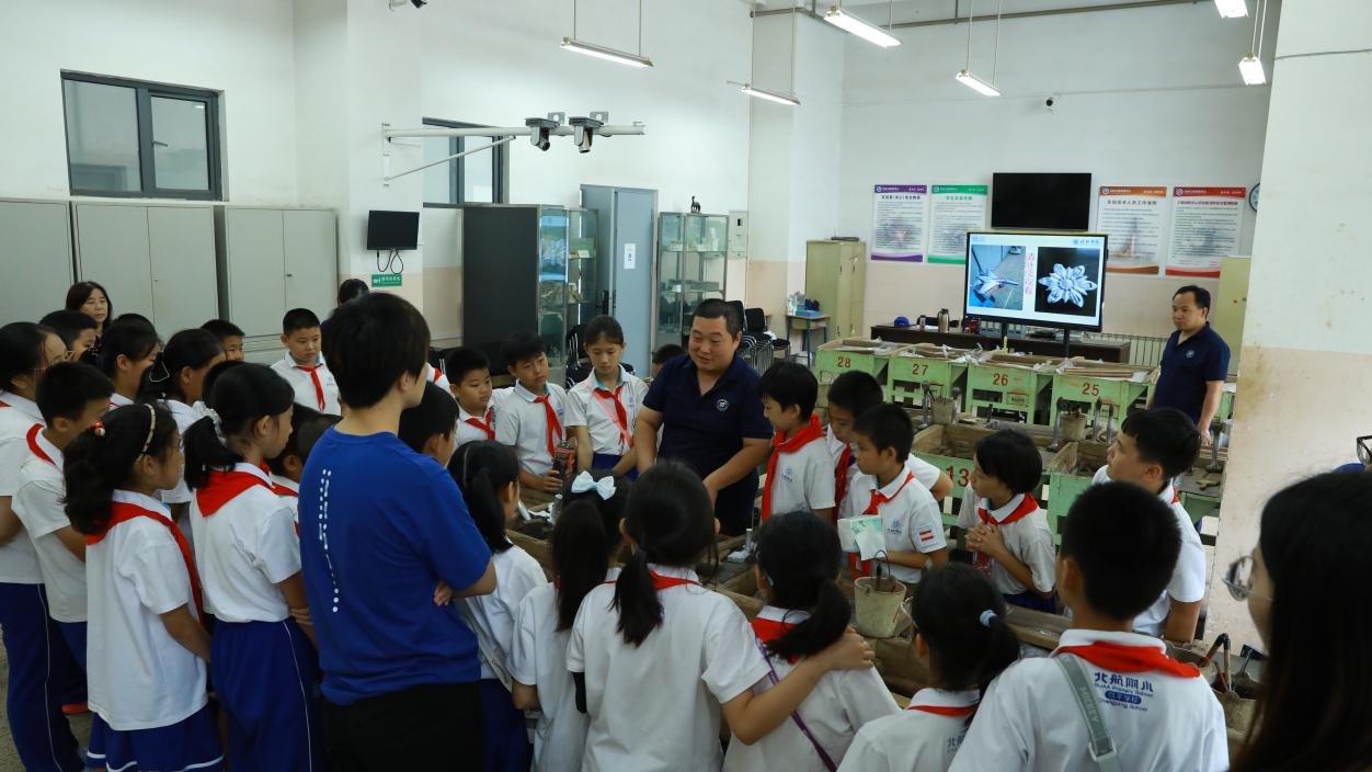 365英国上市公司