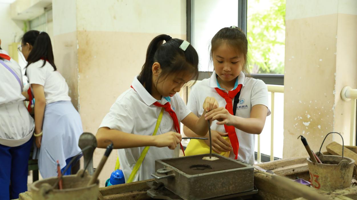 365英国上市公司