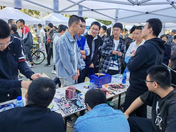 365英国上市公司