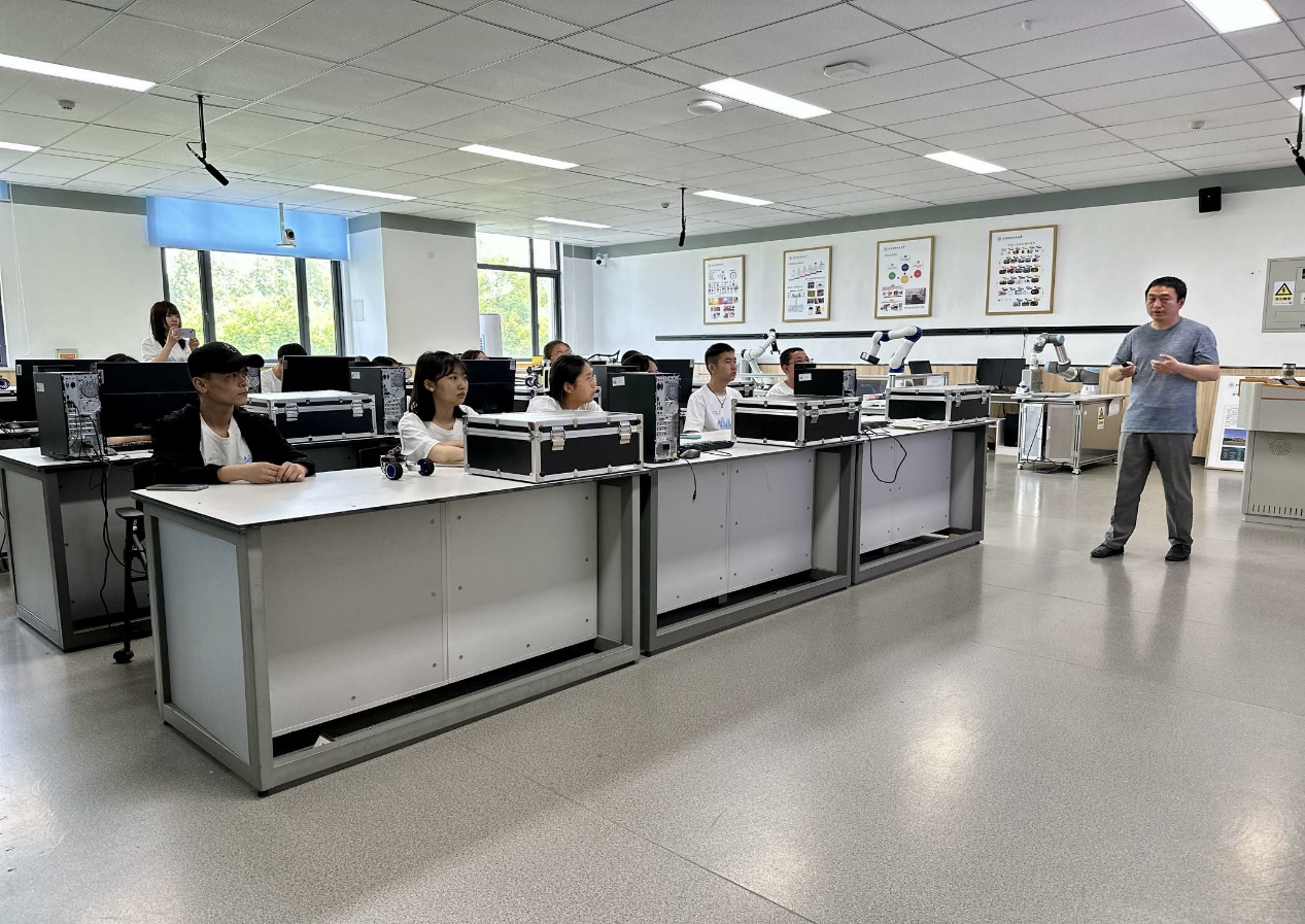 365英国上市公司