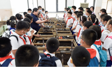 365英国上市公司