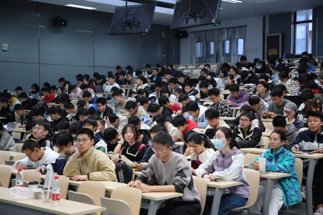 365英国上市公司