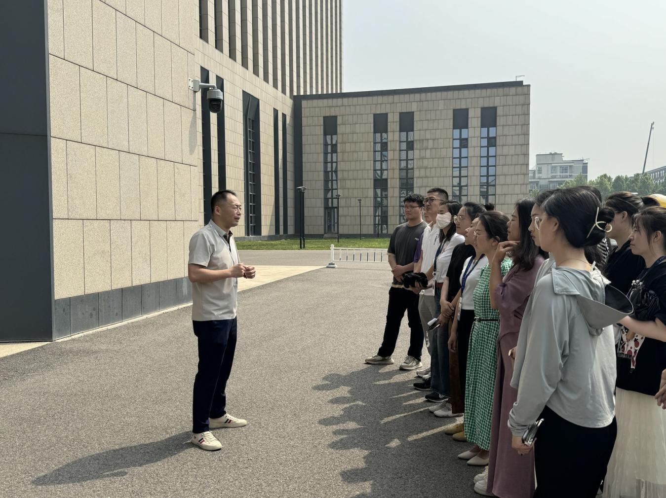 365英国上市公司