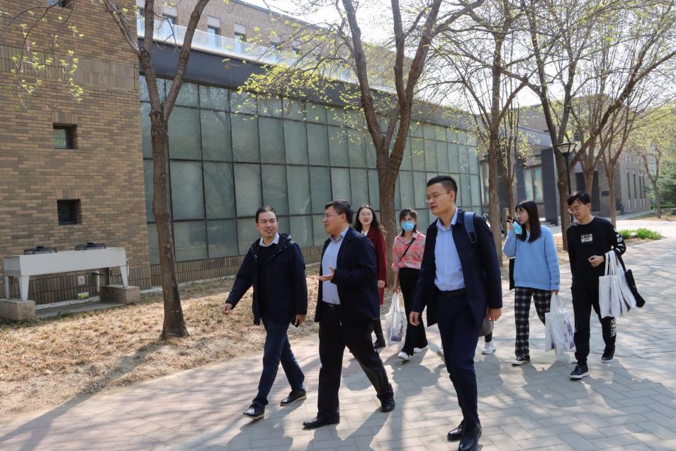 365英国上市公司