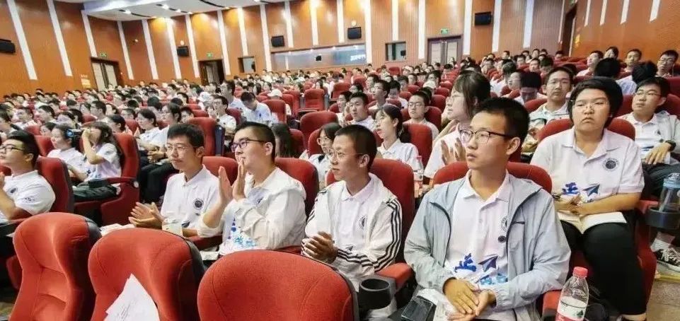 365英国上市公司