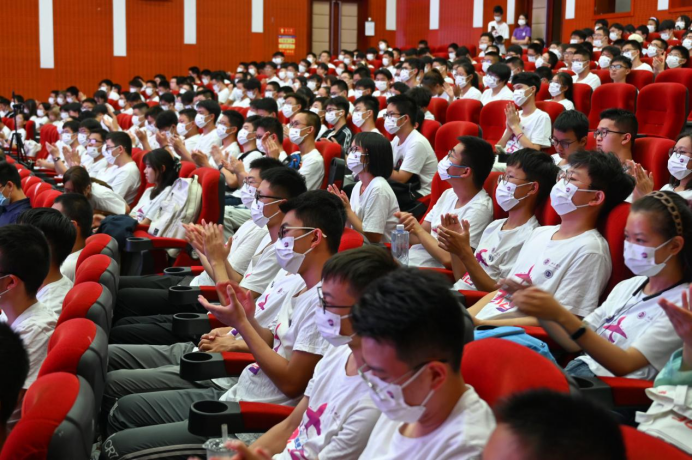 365英国上市公司