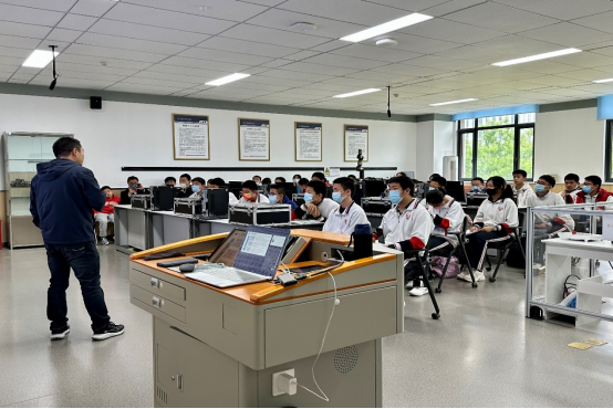 365英国上市公司