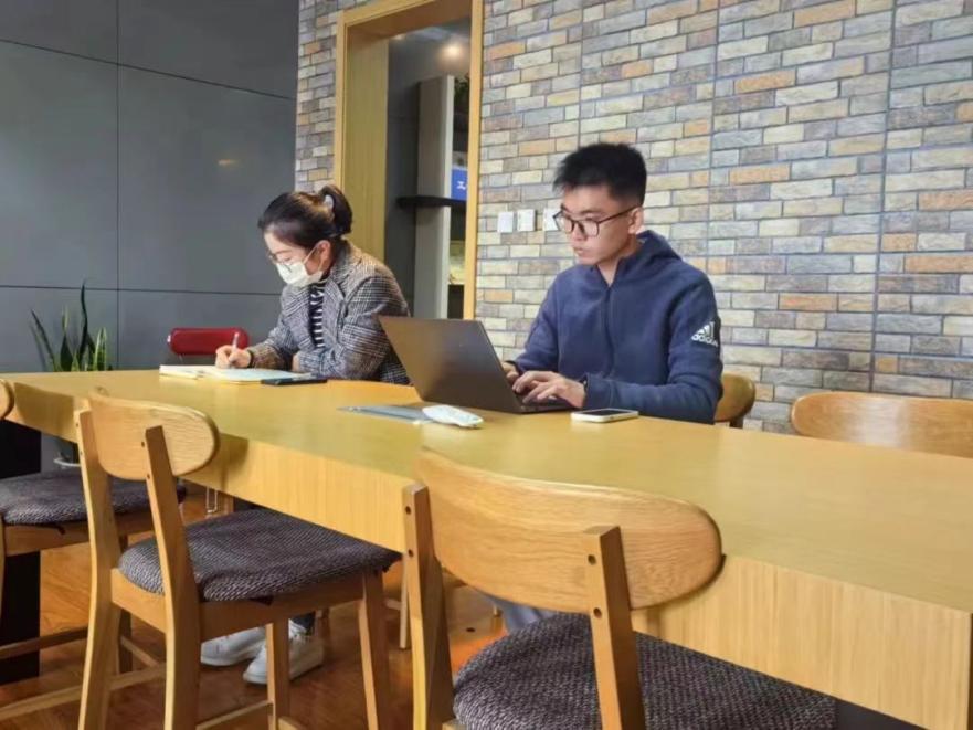 365英国上市公司