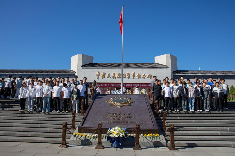 365英国上市公司