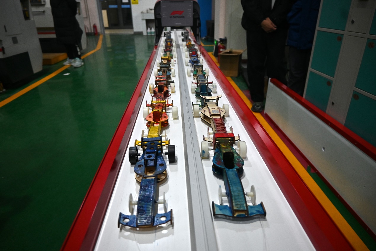 365英国上市公司