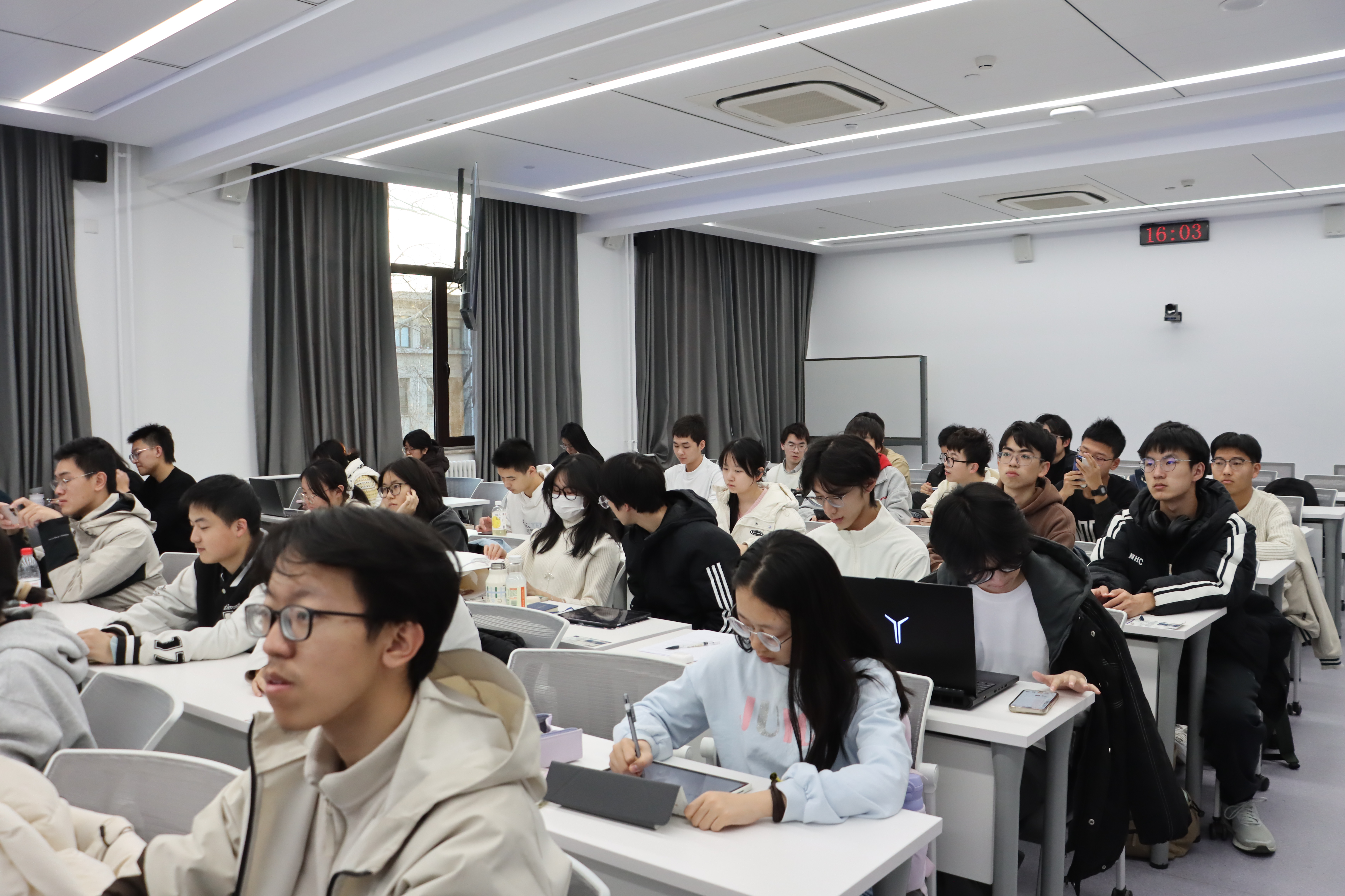 365英国上市公司