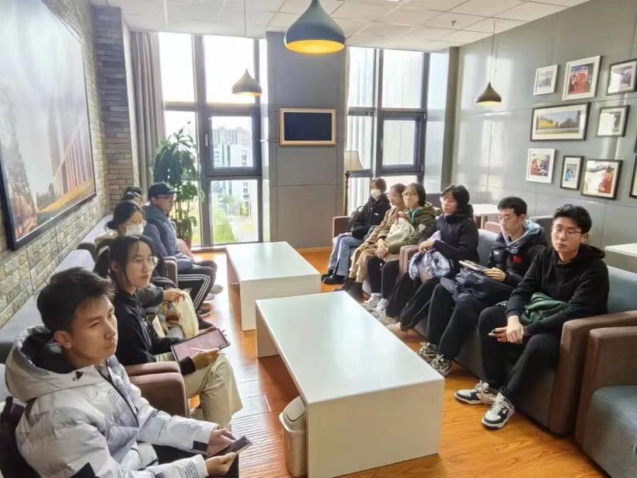 365英国上市公司