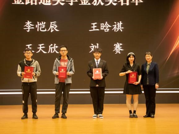 365英国上市公司