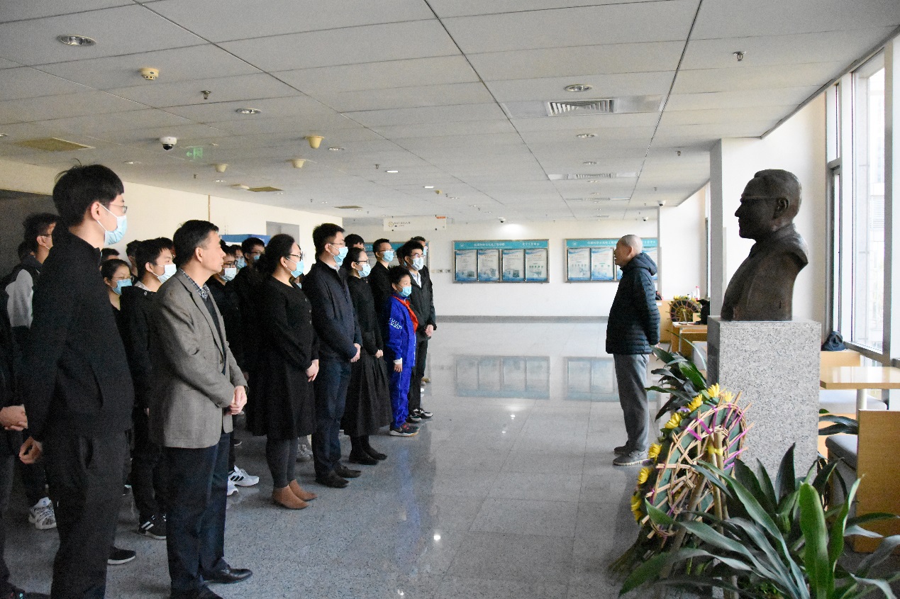 365英国上市公司