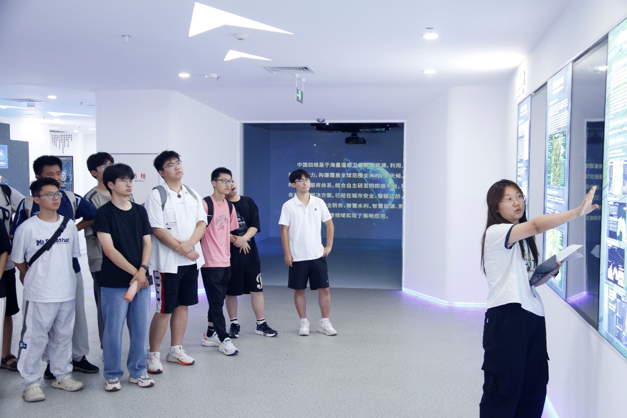 365英国上市公司