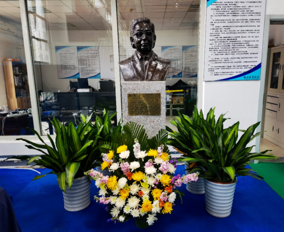 365英国上市公司