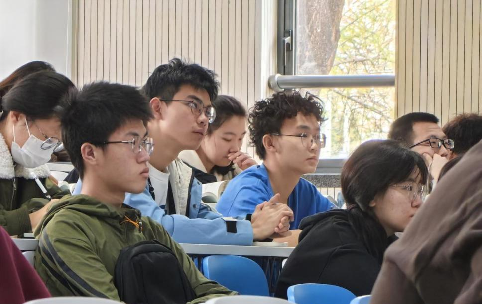 365英国上市公司