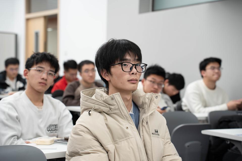 365英国上市公司