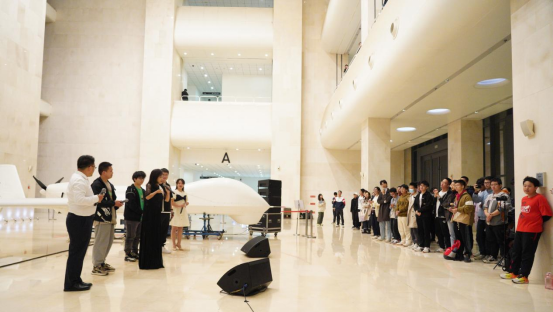 365英国上市公司