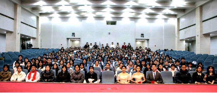 365英国上市公司