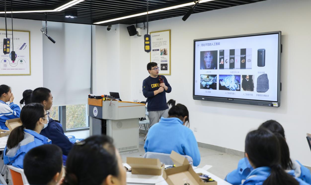 365英国上市公司