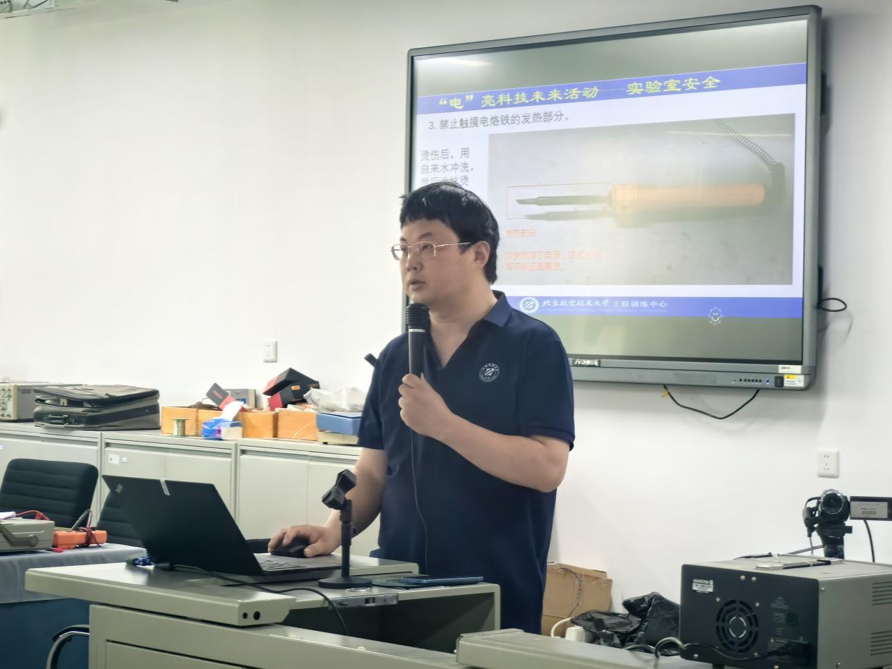 365英国上市公司