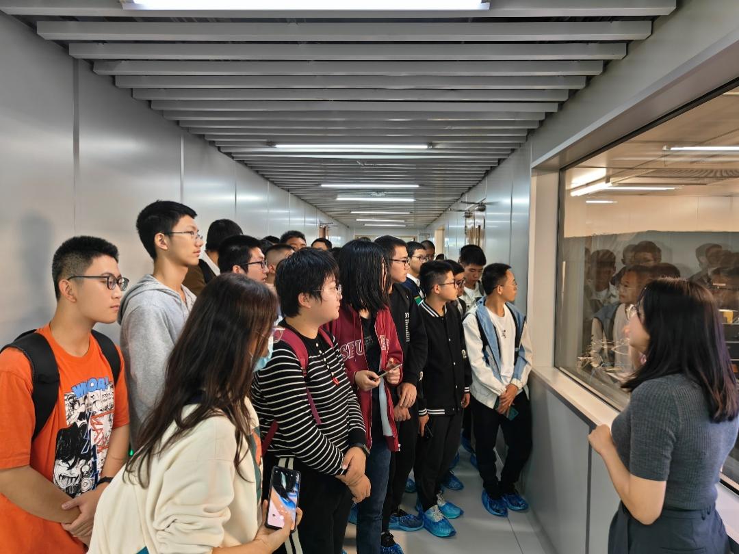 365英国上市公司