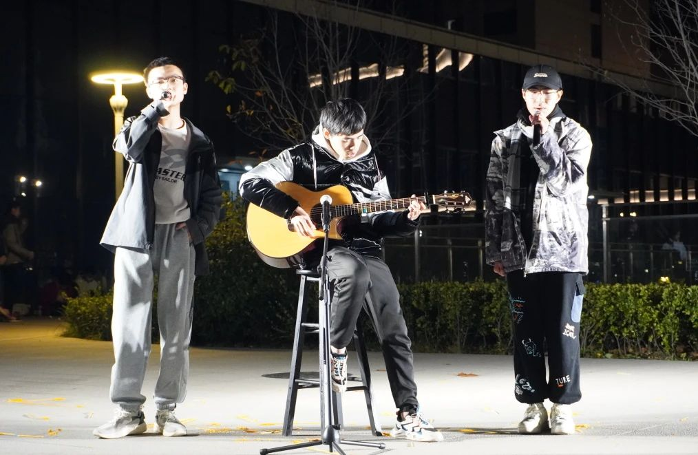 365英国上市公司