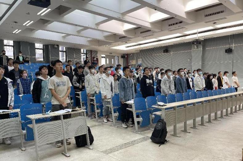 365英国上市公司