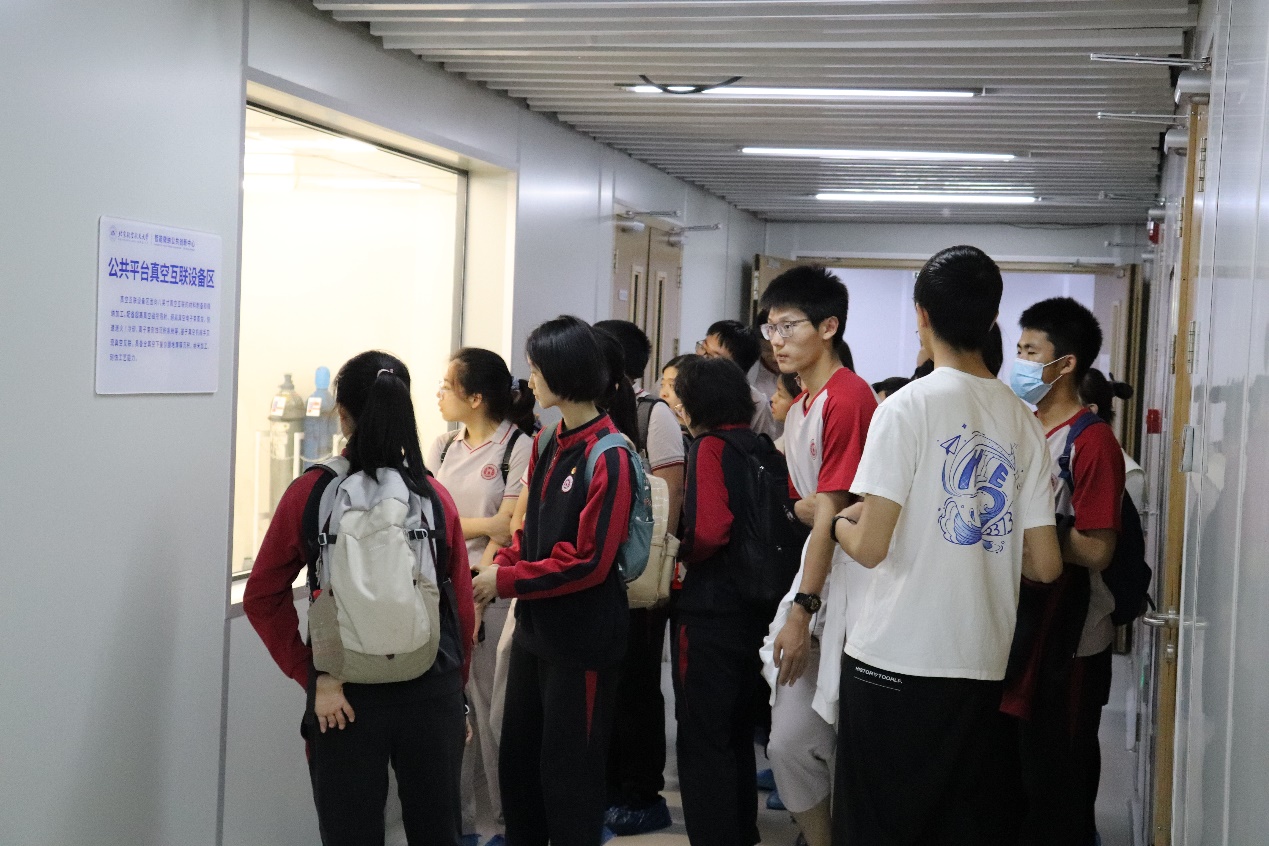 365英国上市公司