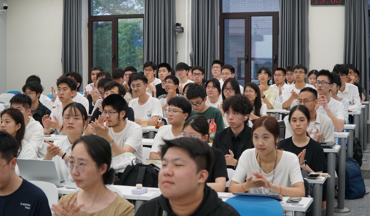 365英国上市公司