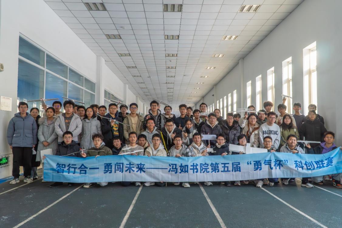 365英国上市公司