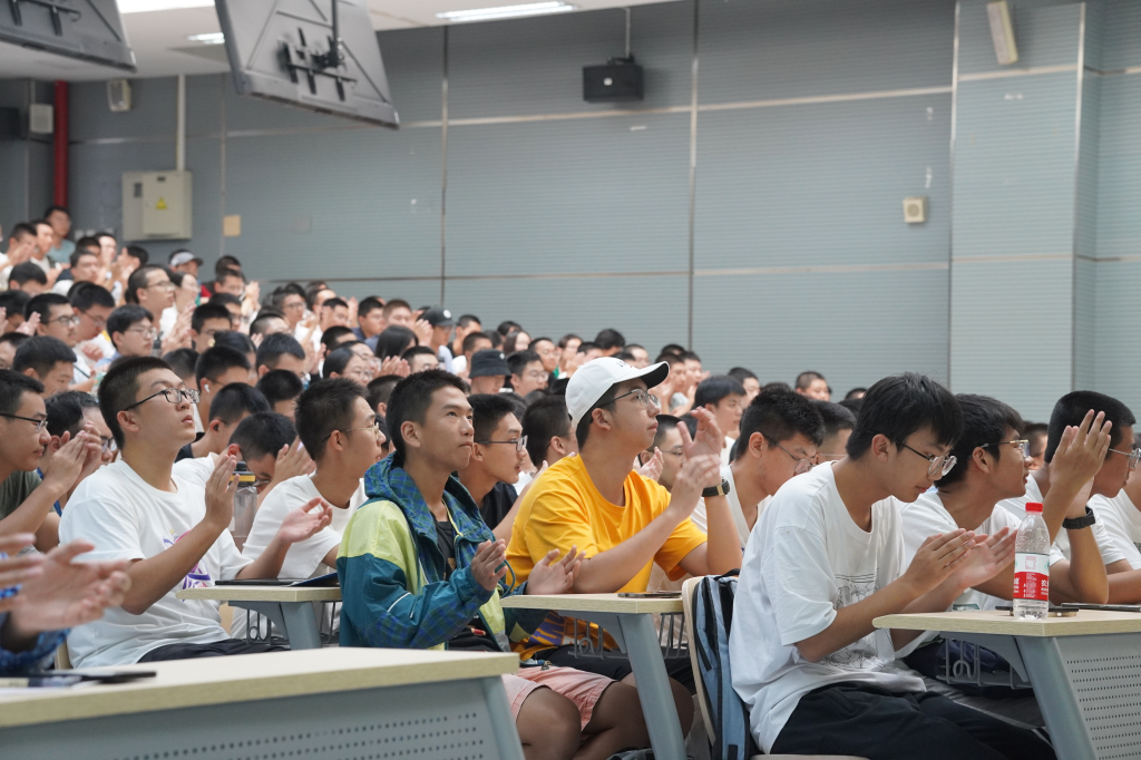 365英国上市公司