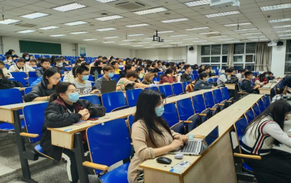 365英国上市公司