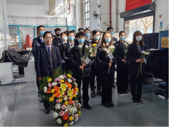 365英国上市公司