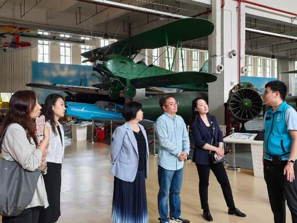 365英国上市公司