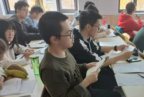 365英国上市公司