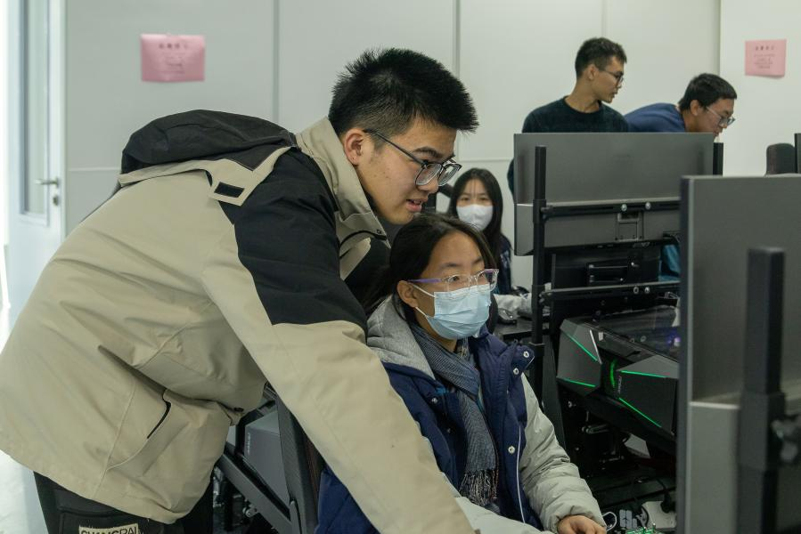 365英国上市公司