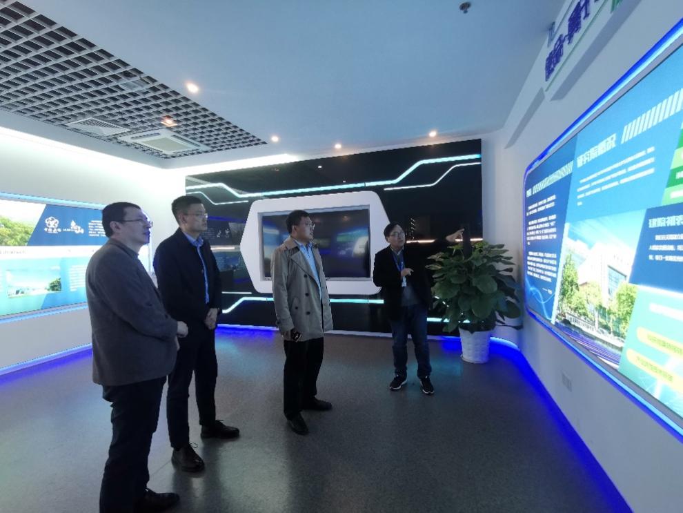 365英国上市公司