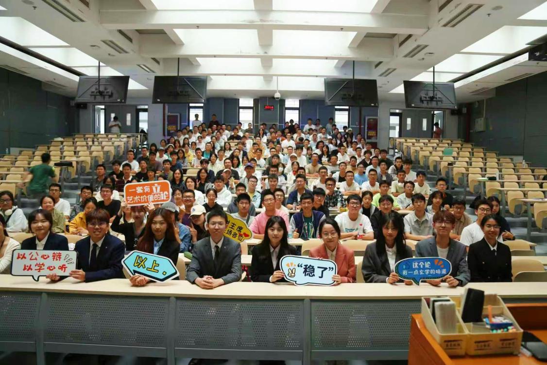 365英国上市公司