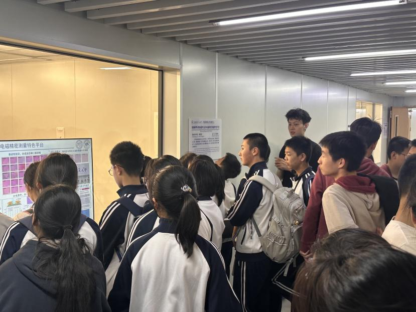 365英国上市公司